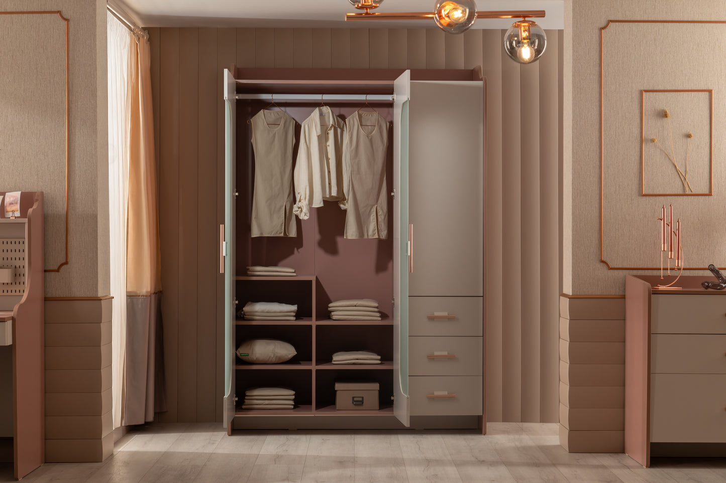 Estella Dreitürenschrank