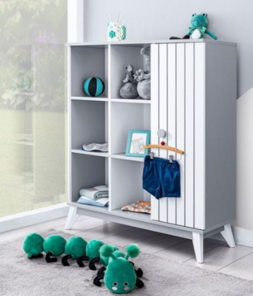 Moderne Babyzimmer Spielzeugkommode in Weiß und Grau – Niedliche Kinderzimmer Deko und Aufbewahrungslösung