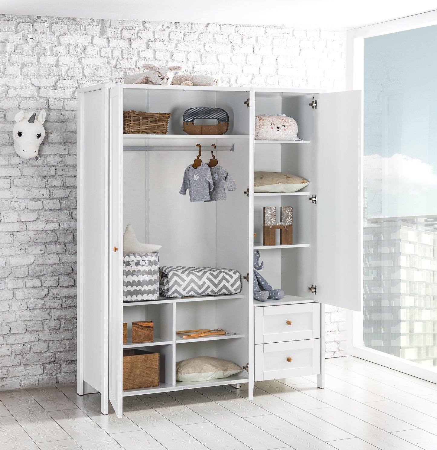 Oslo Dreitürschrank