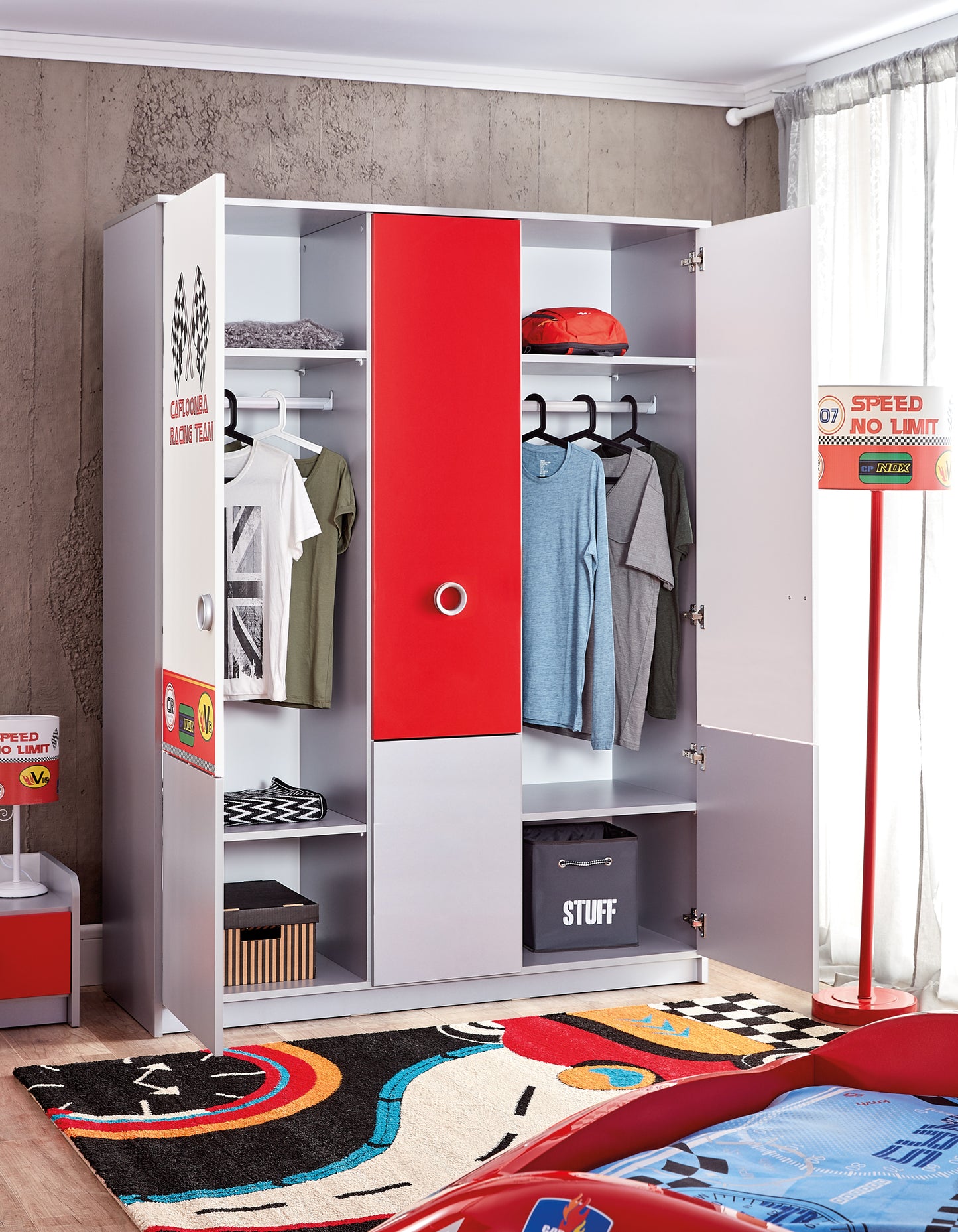 Turbo Cap Dreitürenschrank